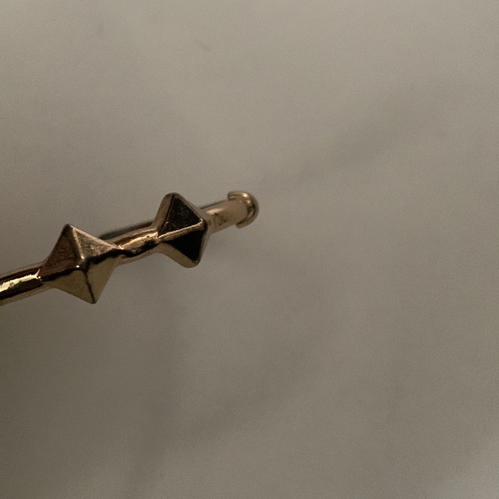 ♠️SOLD♠️ Cuff Bracelet - Gold Tone - Picture 4 of 6